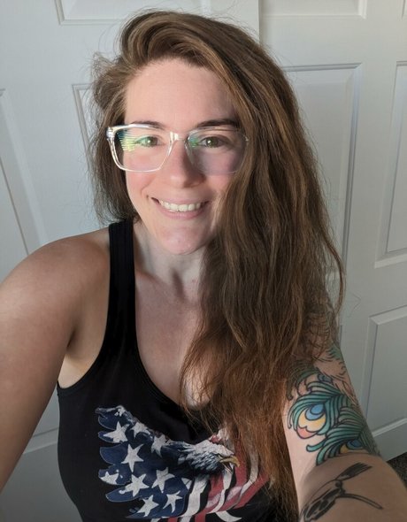 chickyredcheeks star naked photo