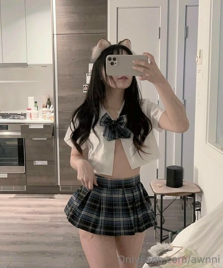 Awwni nice model images