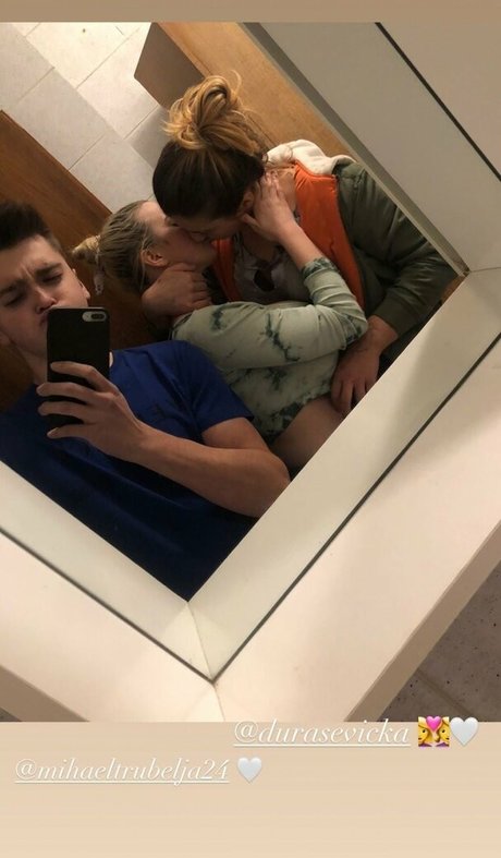 suzizvonar star nudes pic