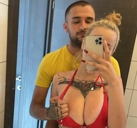 suzizvonar star nude picture