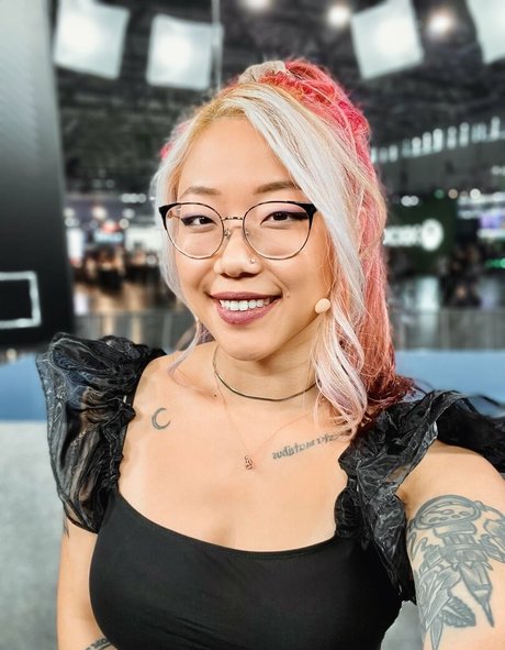 Stella Chung model perfect pic