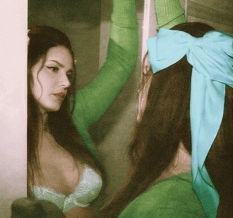 Lana Del Rey model art images