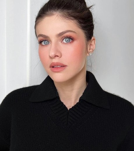 Alexandra Daddario exclusive pornstar photos
