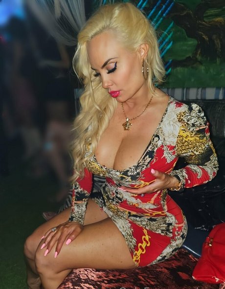 Nicole Coco Austin naked model pictures