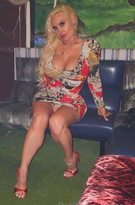 Nicole Coco Austin star sexy image