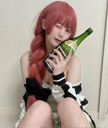 goodnightyui naked actress pic