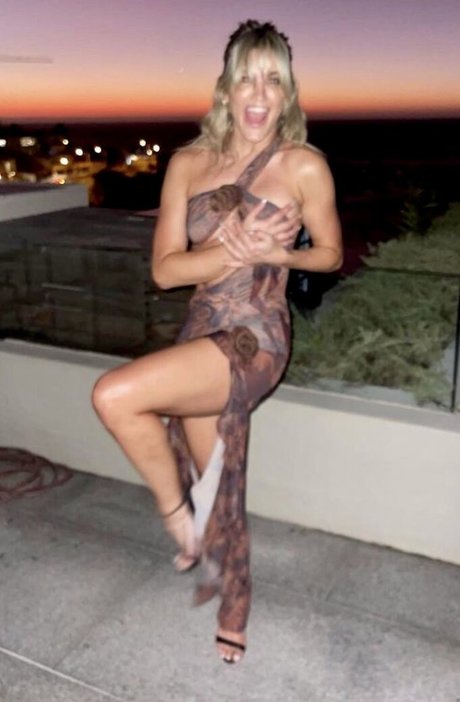 Ashley Roberts nude actress pictures