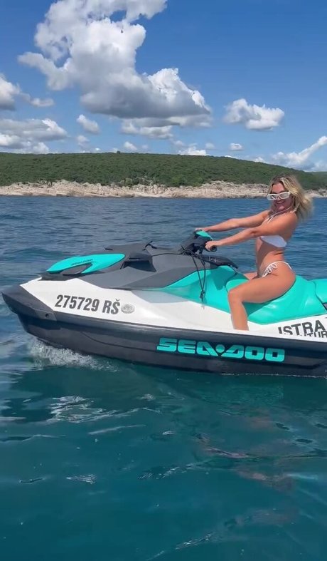 Ashley Roberts top star image