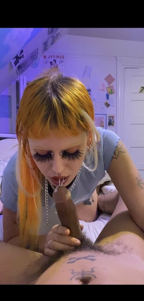 wormsinmyclownsuit top model pics