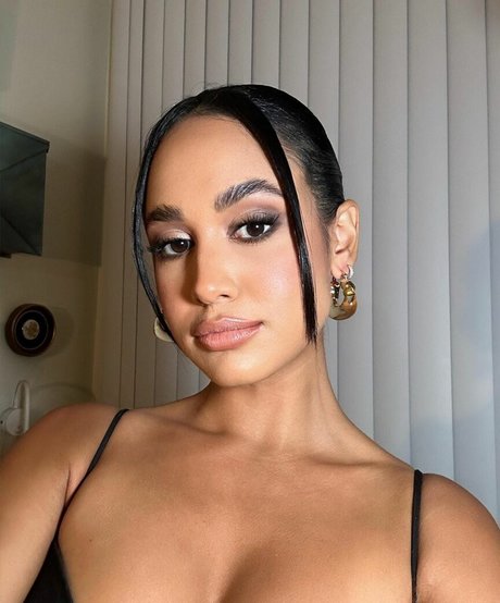 Emily Tosta star hd gallery