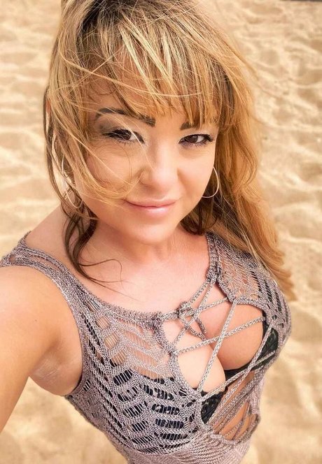 Danielle Nicholls star hd image