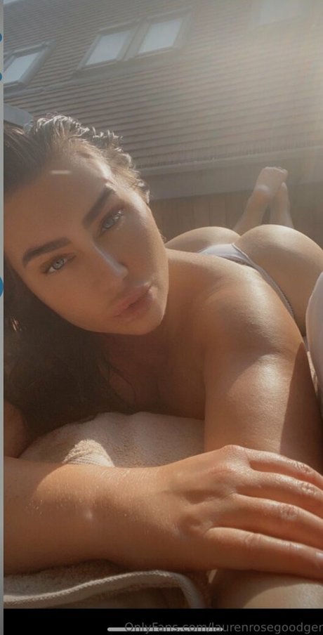 Lauren Goodger star sexy photo