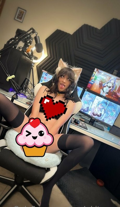 kaylakitsune hot model pic