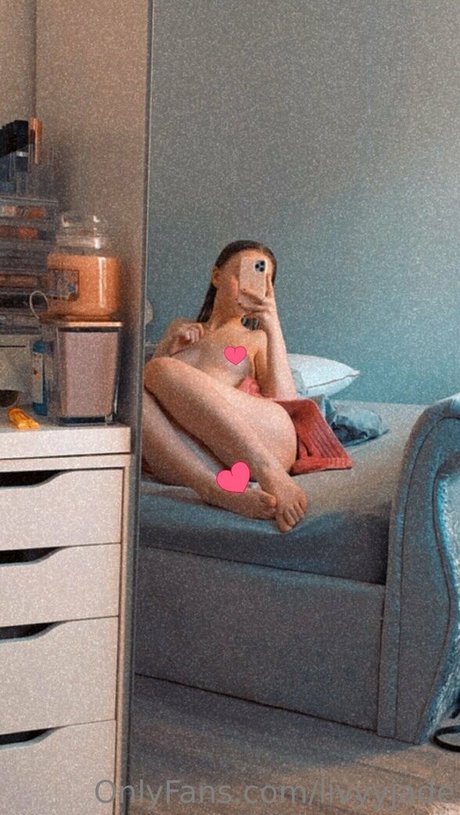livyyjade star naked photo
