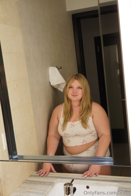 Lxves pretty pornstar picture