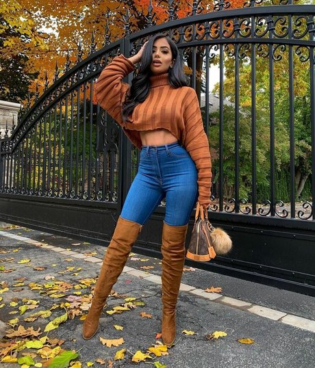 Aneeqa Farid nude actress archive