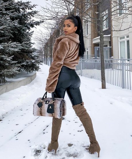 Aneeqa Farid star best img