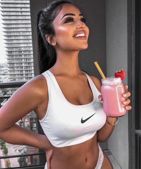 Aneeqa Farid porn star photo