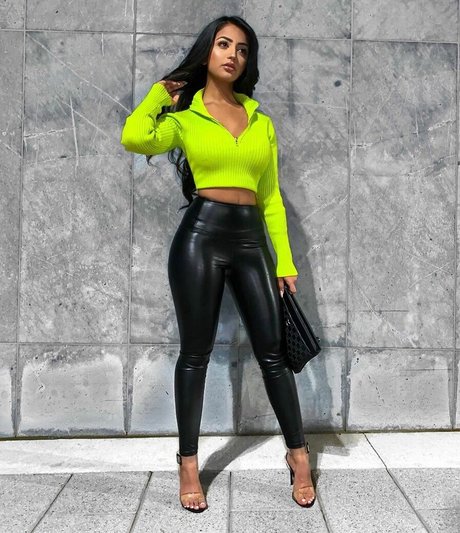 Aneeqa Farid best actress pics