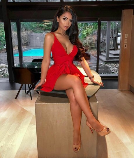 Aneeqa Farid nudes model photos