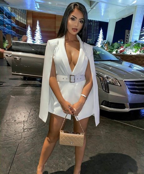 Aneeqa Farid star nudes pics