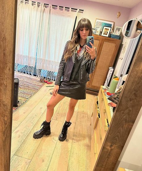 Nina Dobrev hd model pics