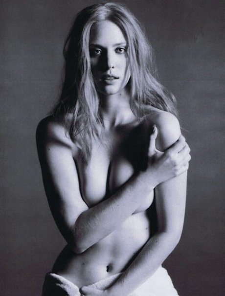 Deborah Ann Woll exclusive star pics