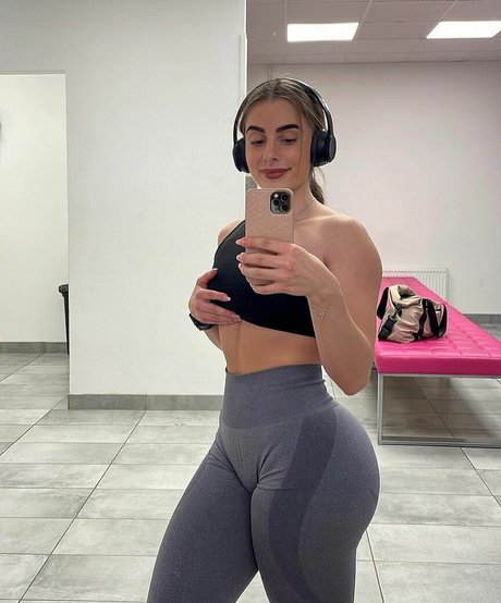 Elora Gummerson free pornstar photo