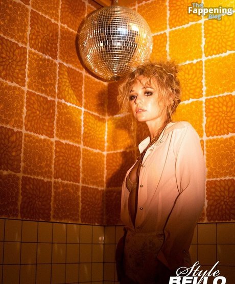 Madison Iseman pornstar sexy photo