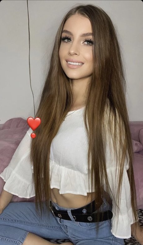 Paulusiaczekkk pornographic model picture