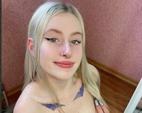 lily charming porn actress img