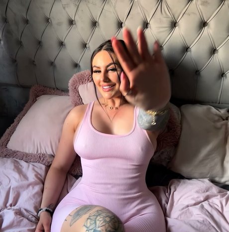 Beckie Holloway model sexy images