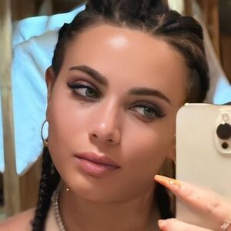 Laurab974 model high quality photo