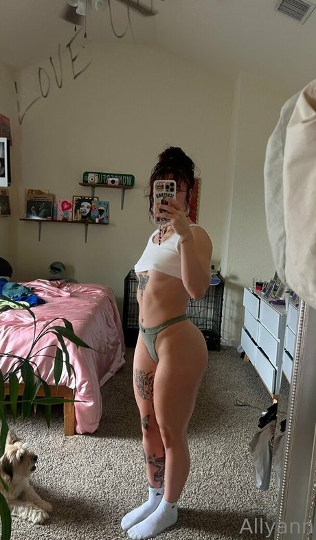 Ally R nude model picture