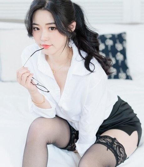 Hong Jieun nude model archive