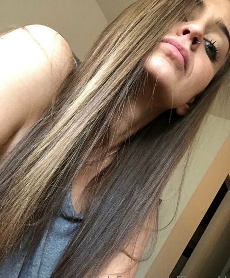 effiesworld nice model image