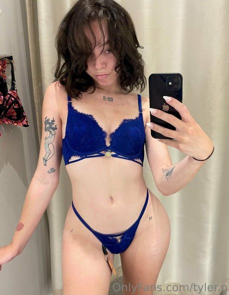 tyler n hot actress picture