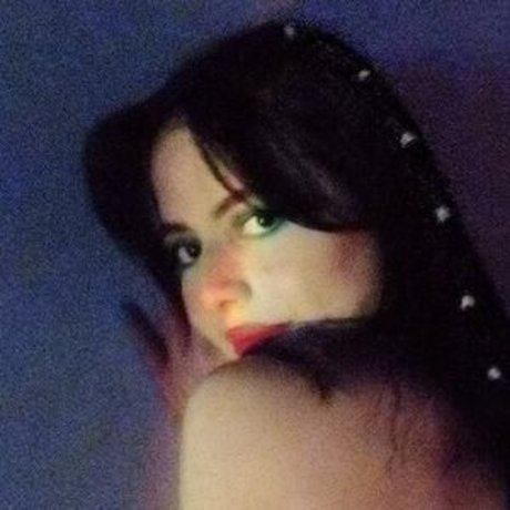 Mia Reid nude model archive