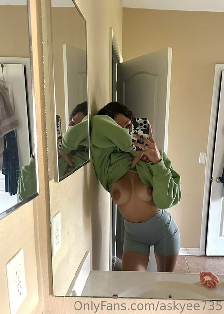 askyee735 sexy model picture