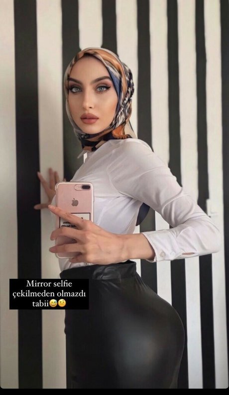 sariikubraa pornstar exclusive images