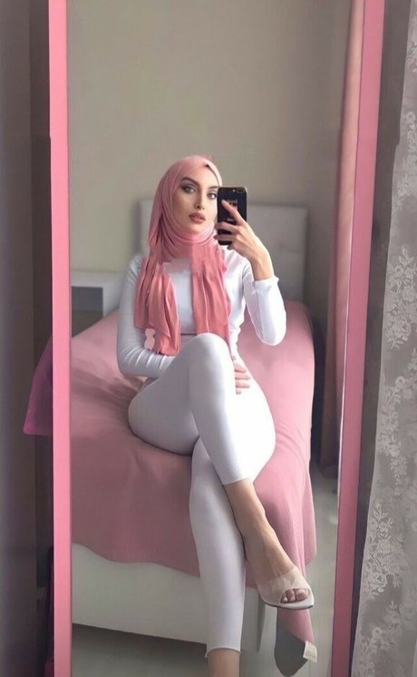 sariikubraa pornstar nice pictures