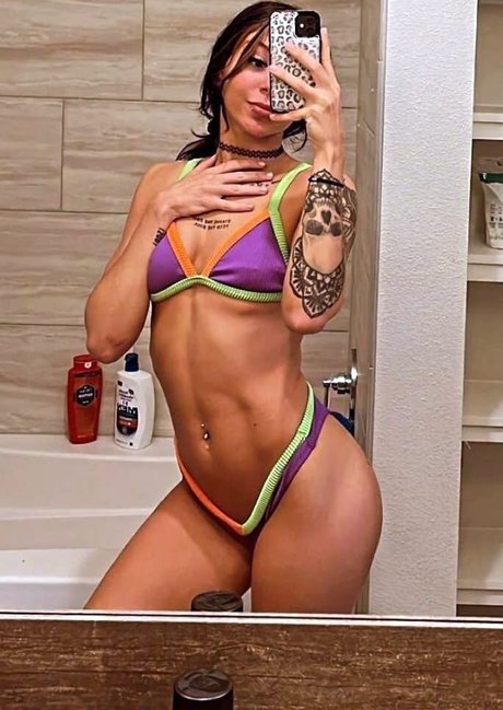 Cora Jade pretty pornstar pics