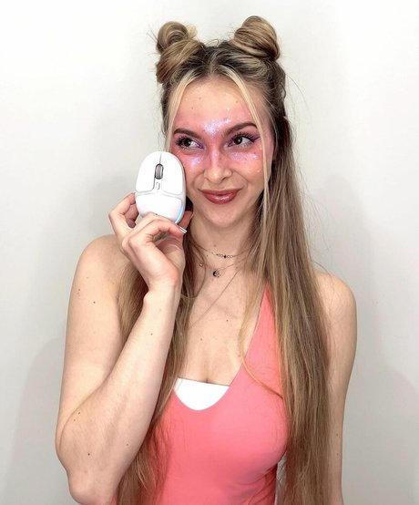 Fasffy nude model pic