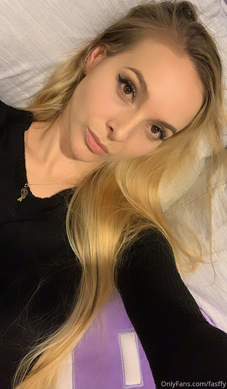 Fasffy naked model photos