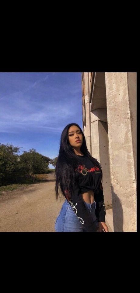 Bratty Luna model perfect images