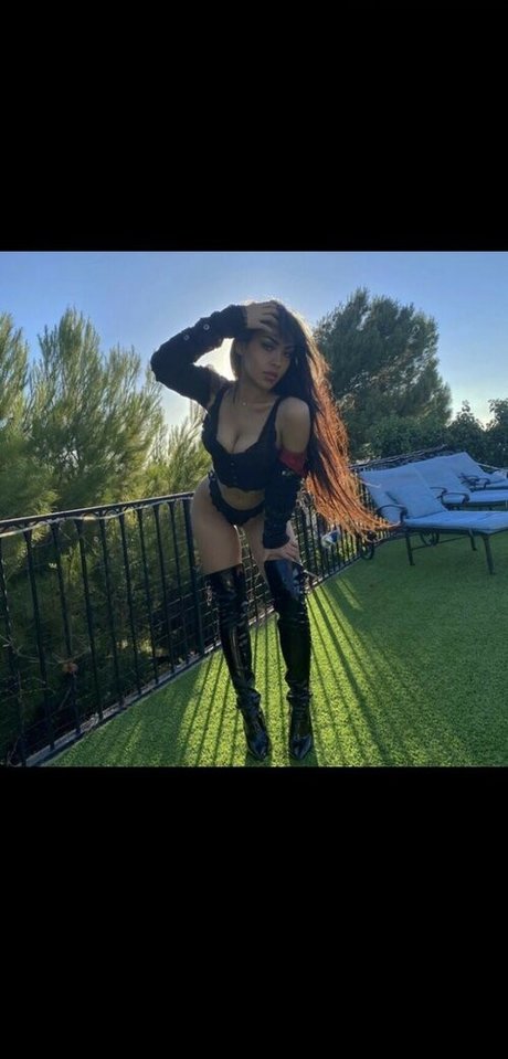 Bratty Luna pornstar sexy galleries