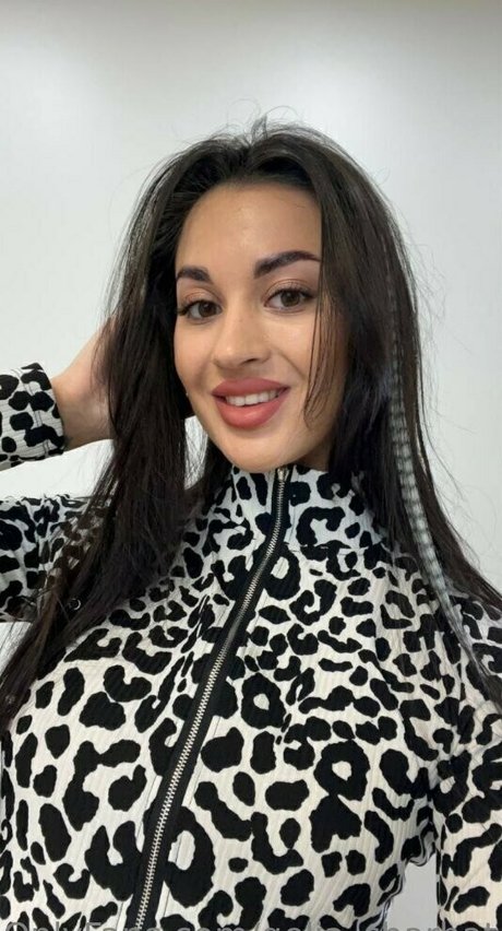 linda pretty nude actress img