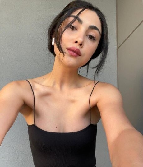 Alexa Mansour star pretty pics