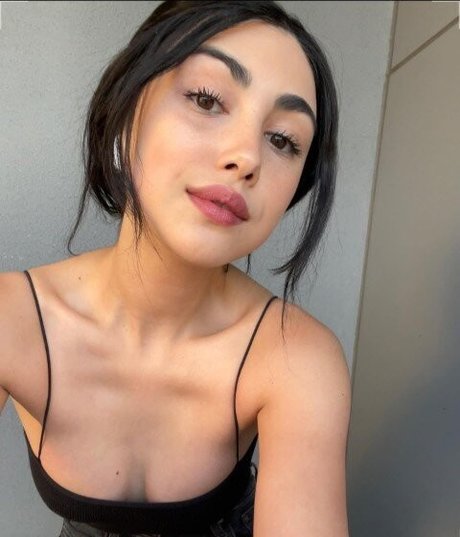 Alexa Mansour star nudes image