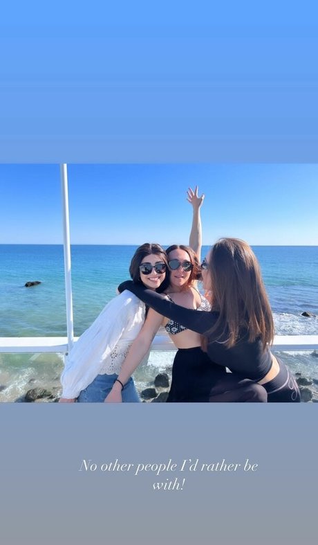 Alexa Mansour best star pictures